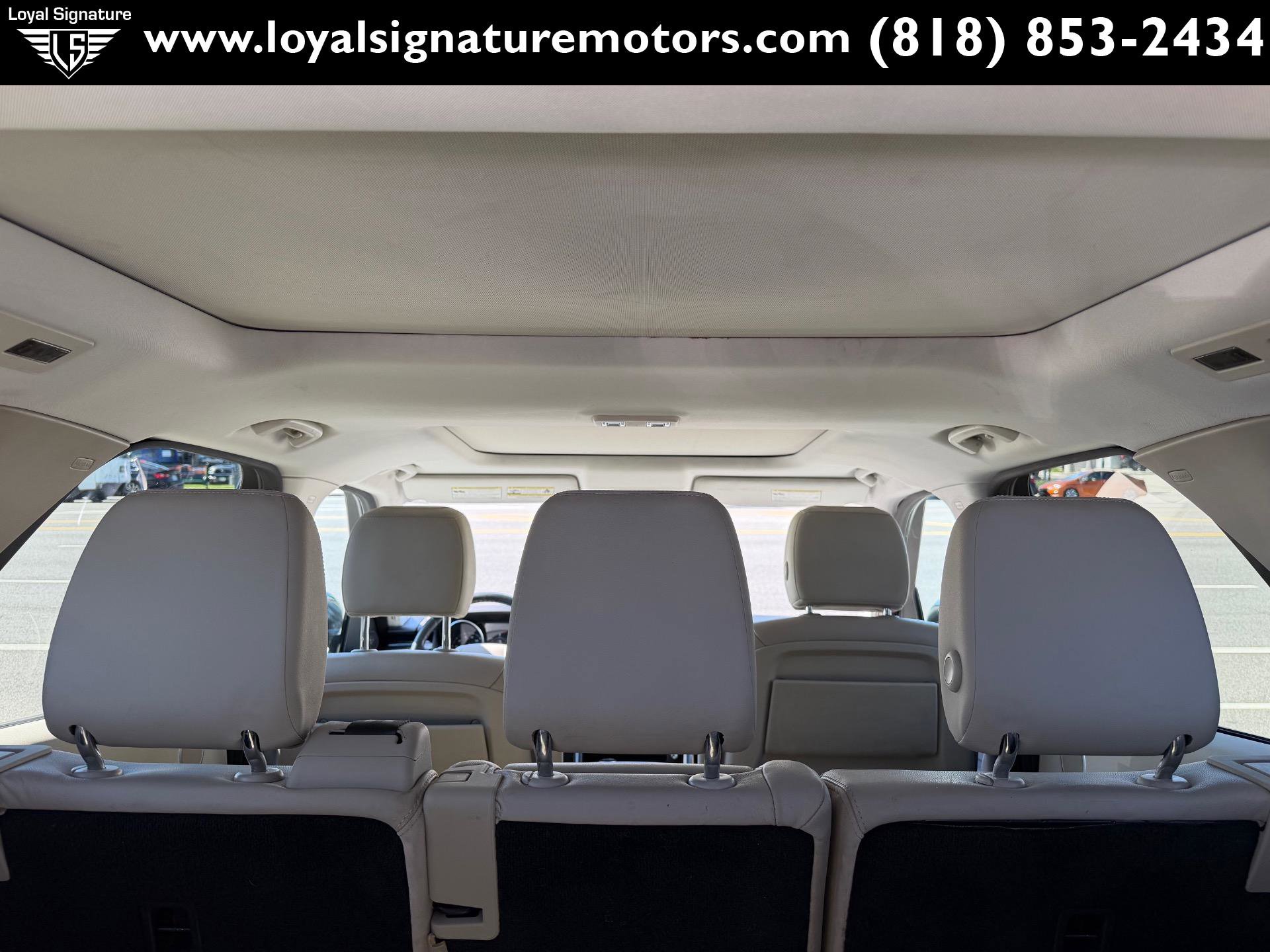 Used 2017 Land Rover Discovery SE image 14