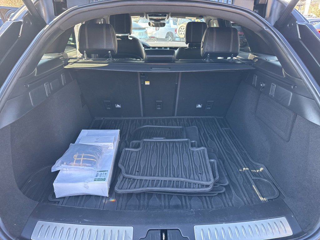 Used 2019 Land Rover Range Rover Velar R-Dynamic SE image 12