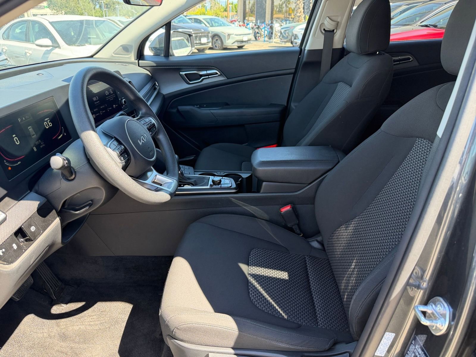 Used 2025 Kia Sportage LX image 24