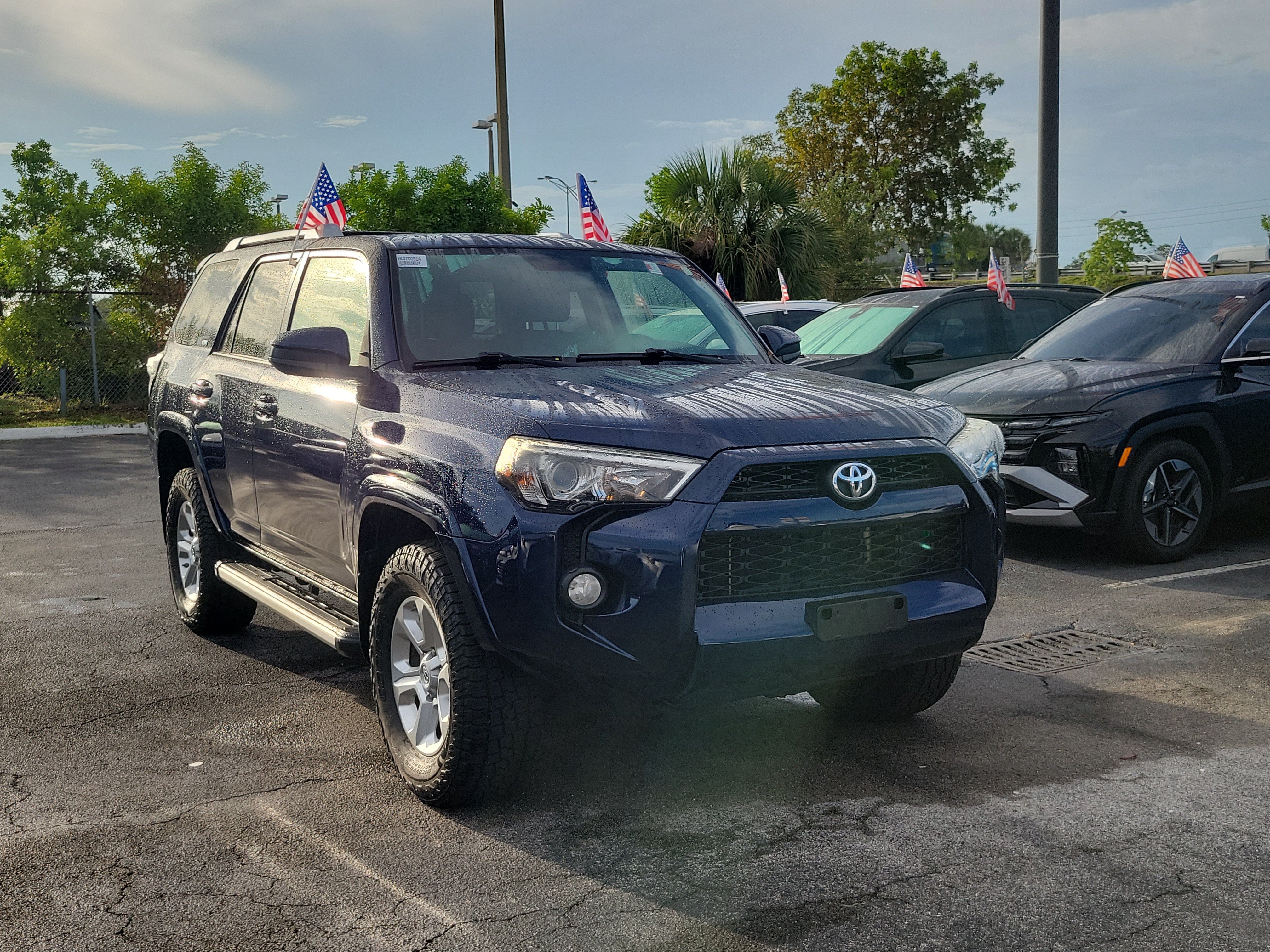 Used 2015 Toyota 4Runner SR5 AWD/4WD image 2