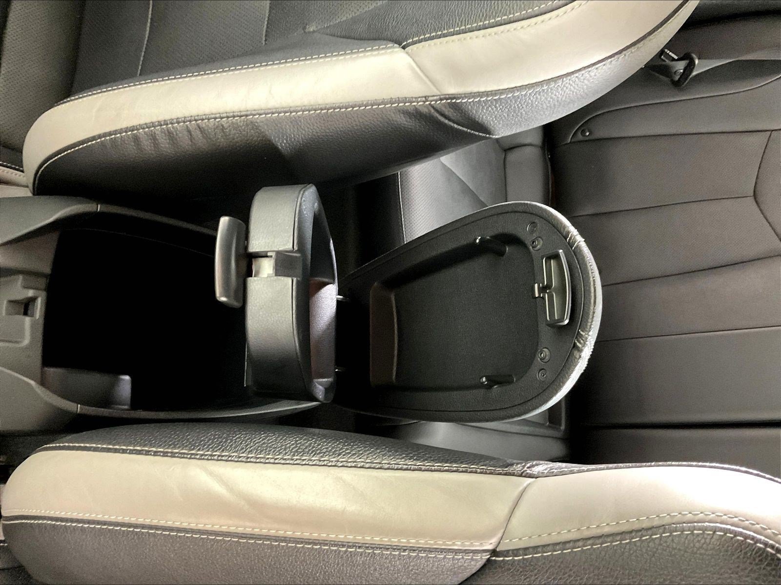Used 2016 Hyundai Veloster Turbo FWD image 34