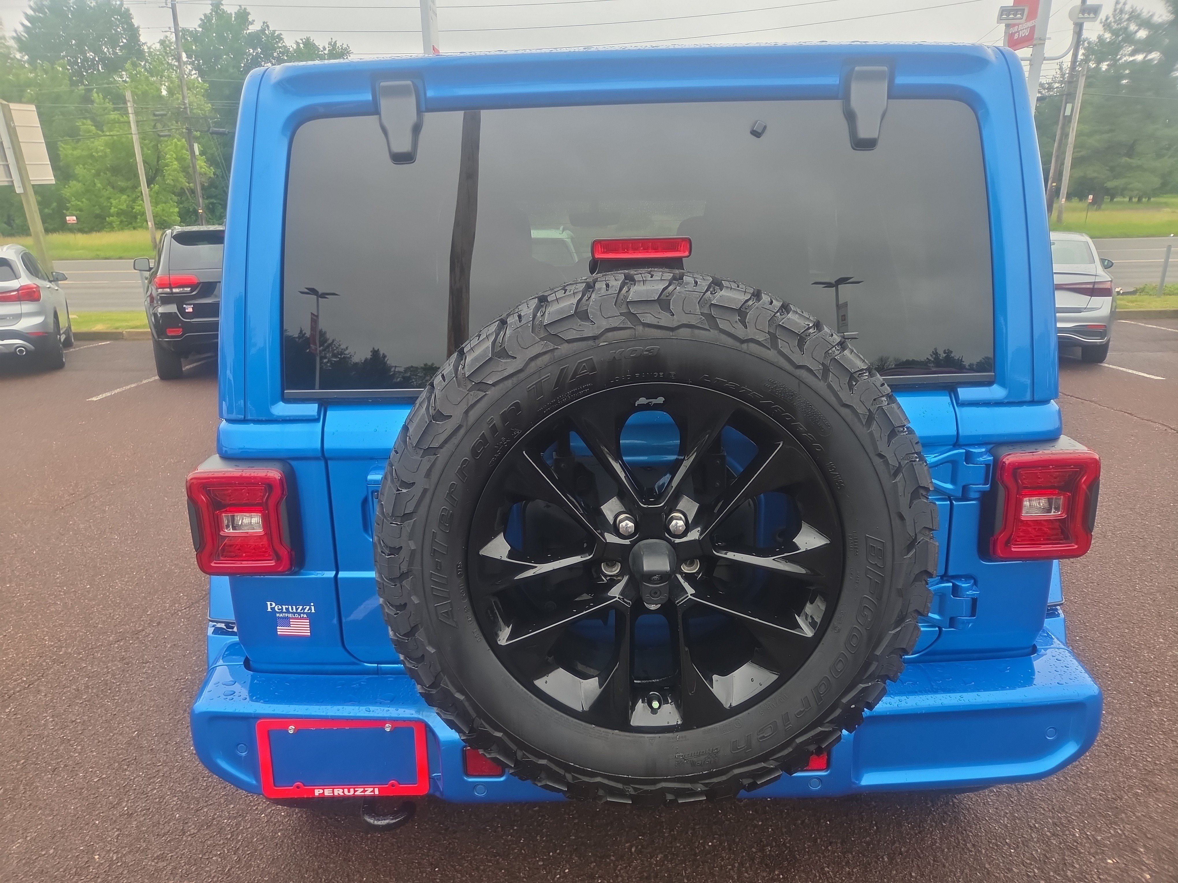 Used 2022 Jeep Wrangler Unlimited Sahara AWD/4WD image 4