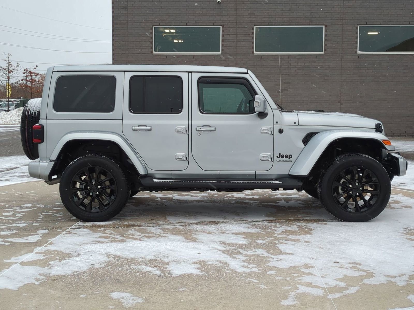 Used 2023 Jeep Wrangler Altitude image 9