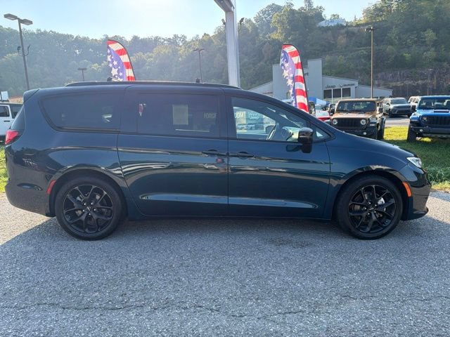 Used 2025 Chrysler Pacifica Limited FWD image 19