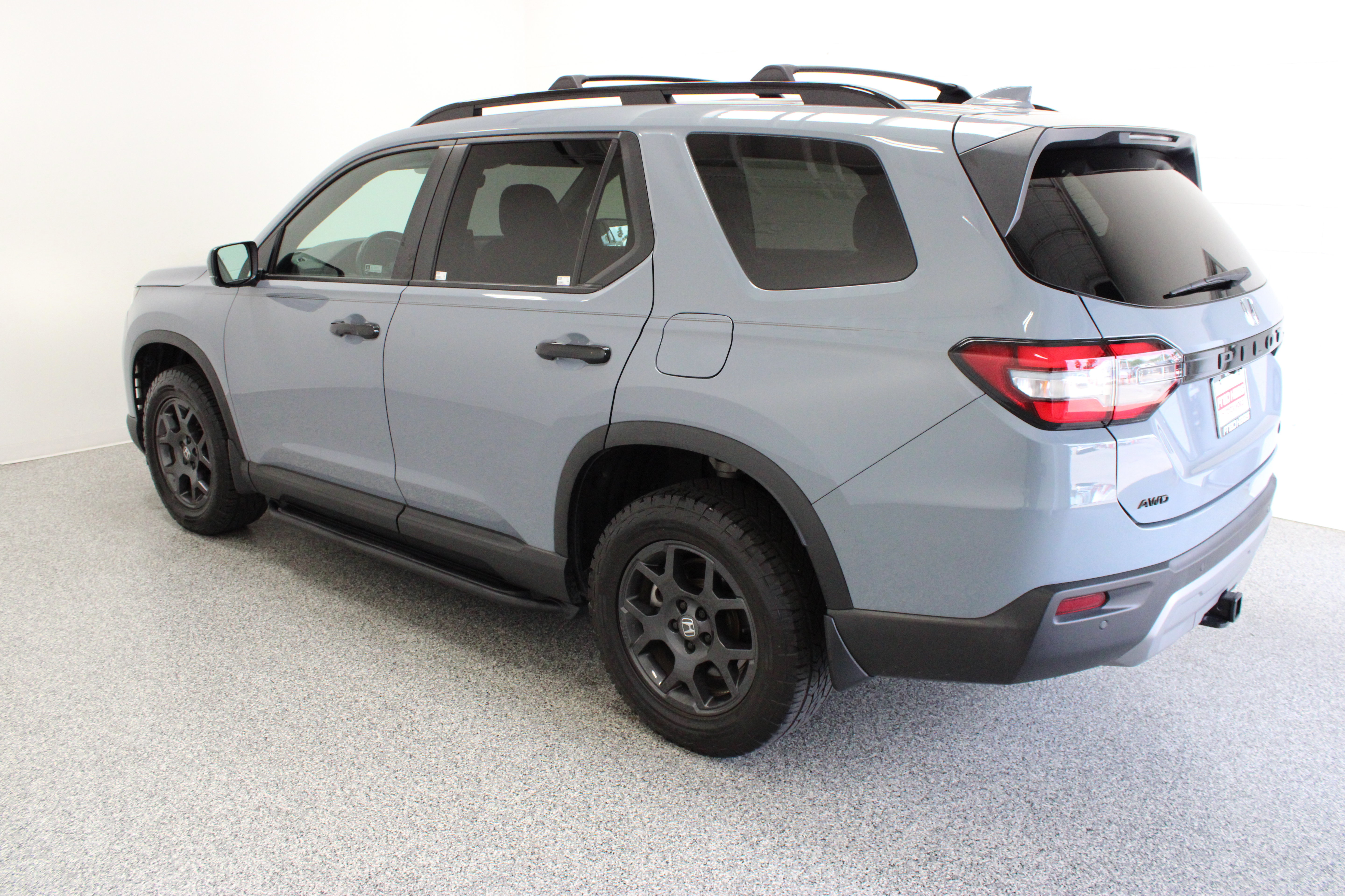 Used 2025 Honda Pilot TrailSport image 9