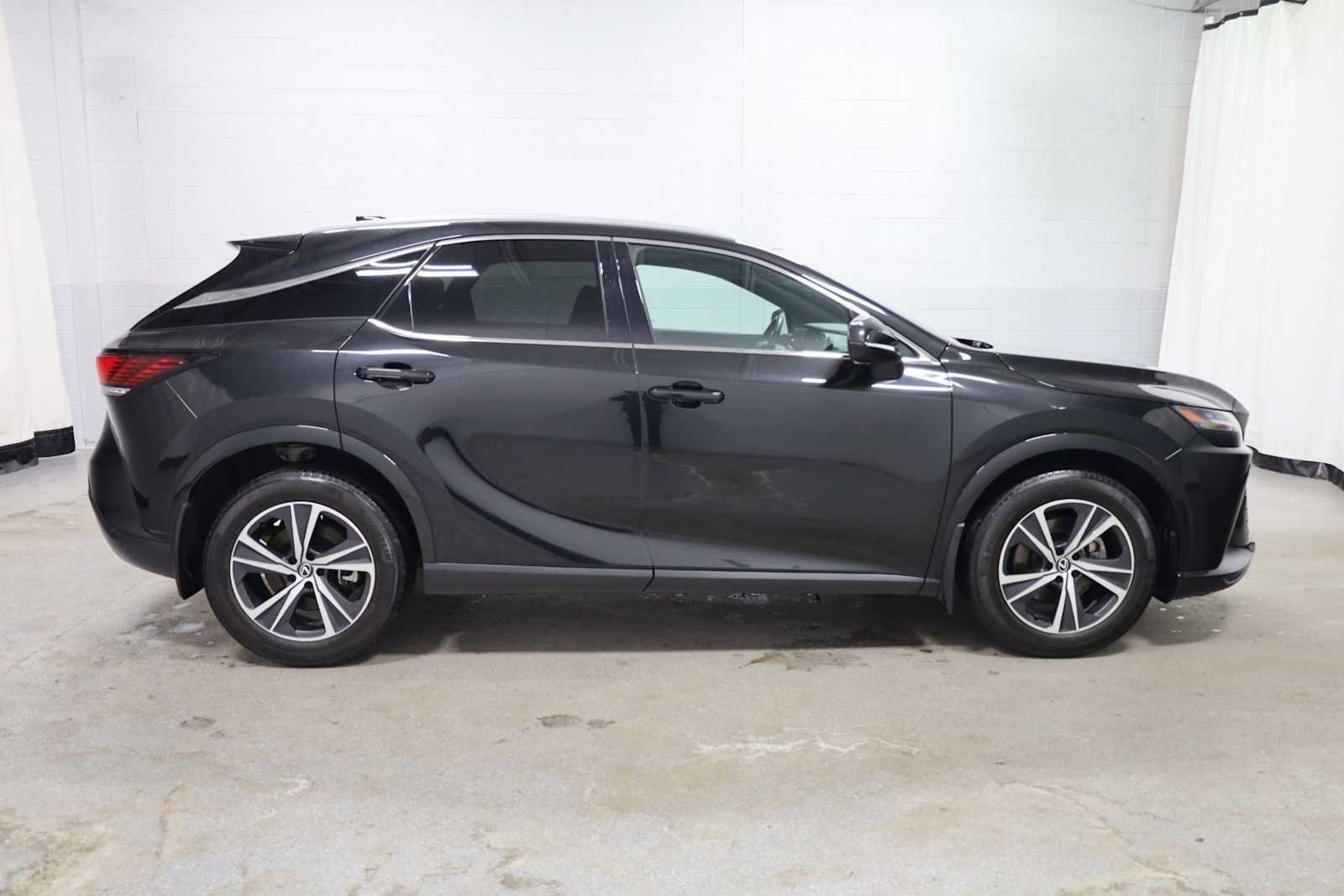 Used 2023 Lexus RX 350 Premium w/ Accessory Package image 10