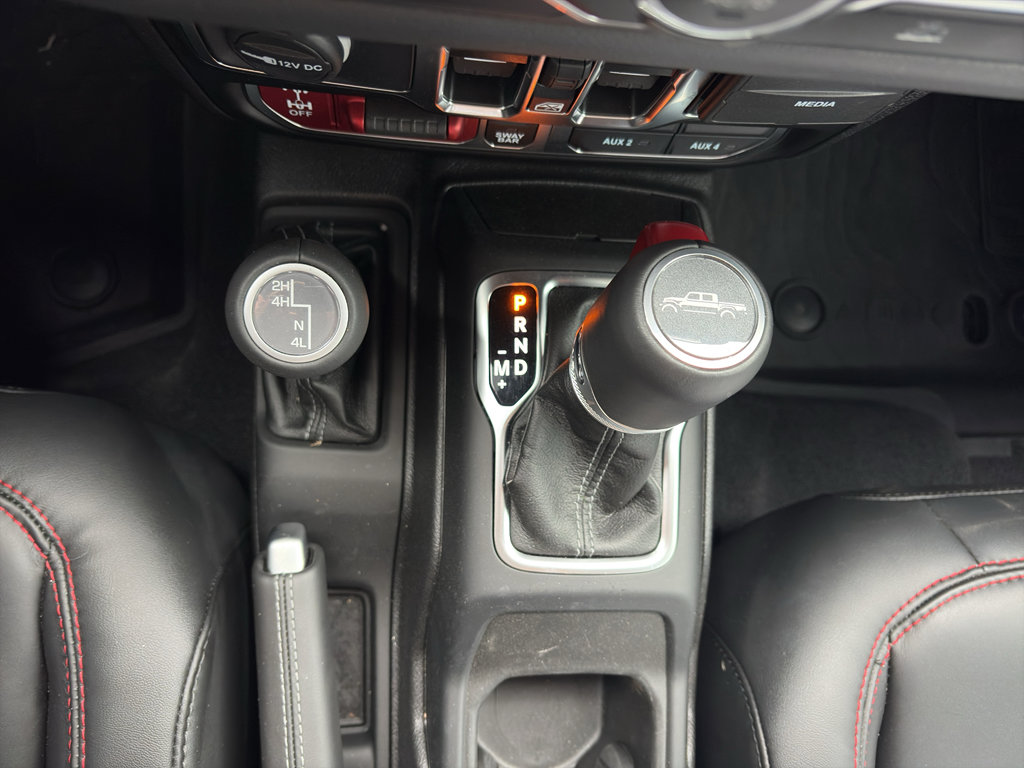 Used 2025 Jeep Gladiator Rubicon w/ Convenience Group image 13