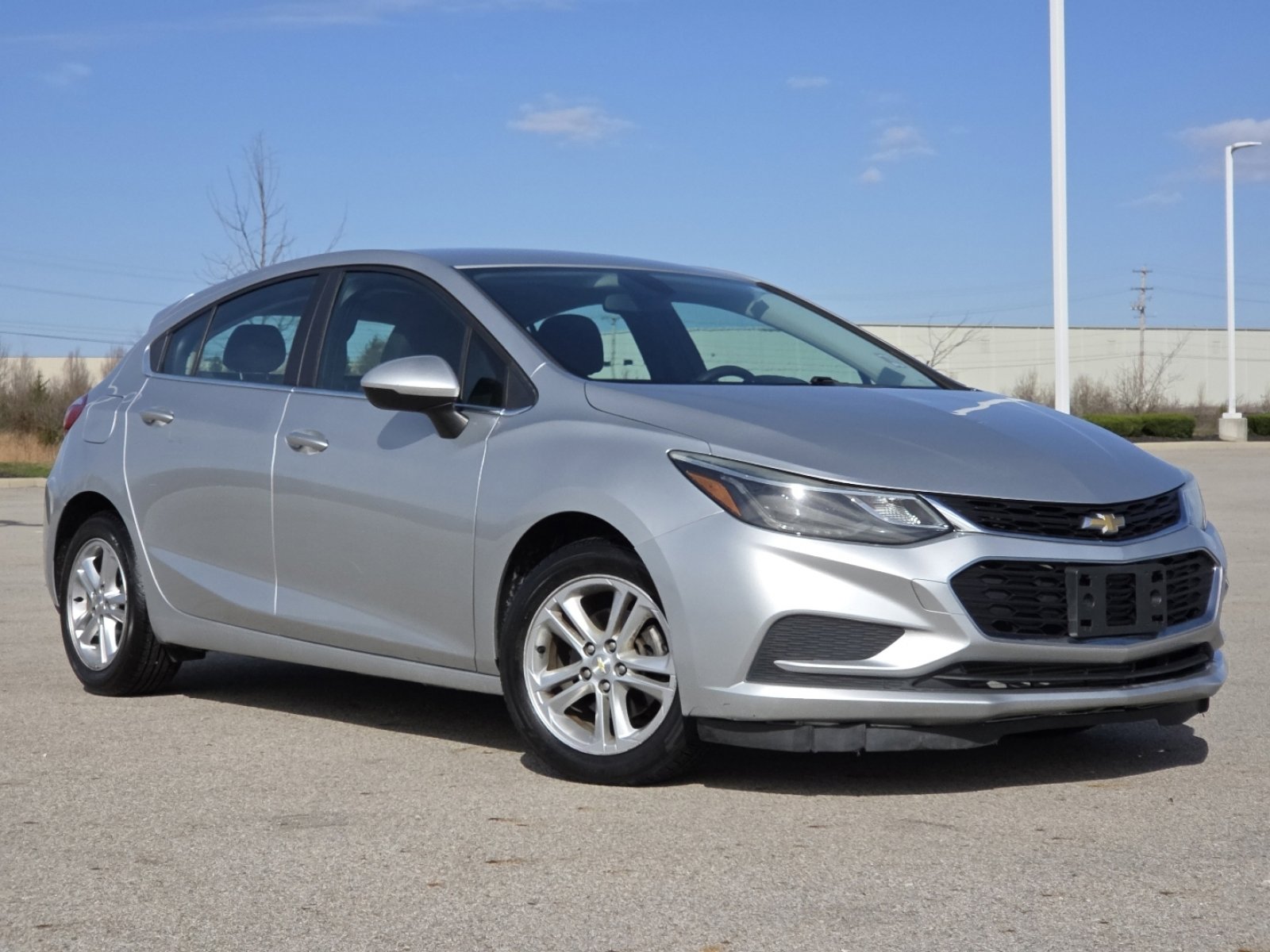 Used 2017 Chevrolet Cruze LT image 2