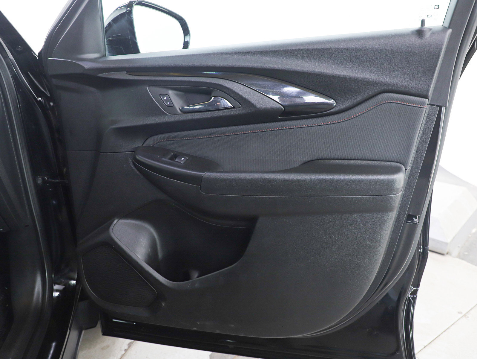 Used 2023 Chevrolet TrailBlazer RS w/ Convenience Package image 11