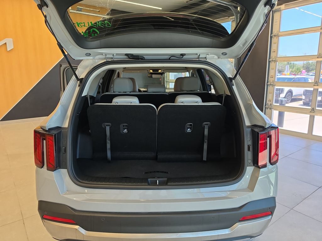 Certified 2025 Kia Sorento S FWD image 32