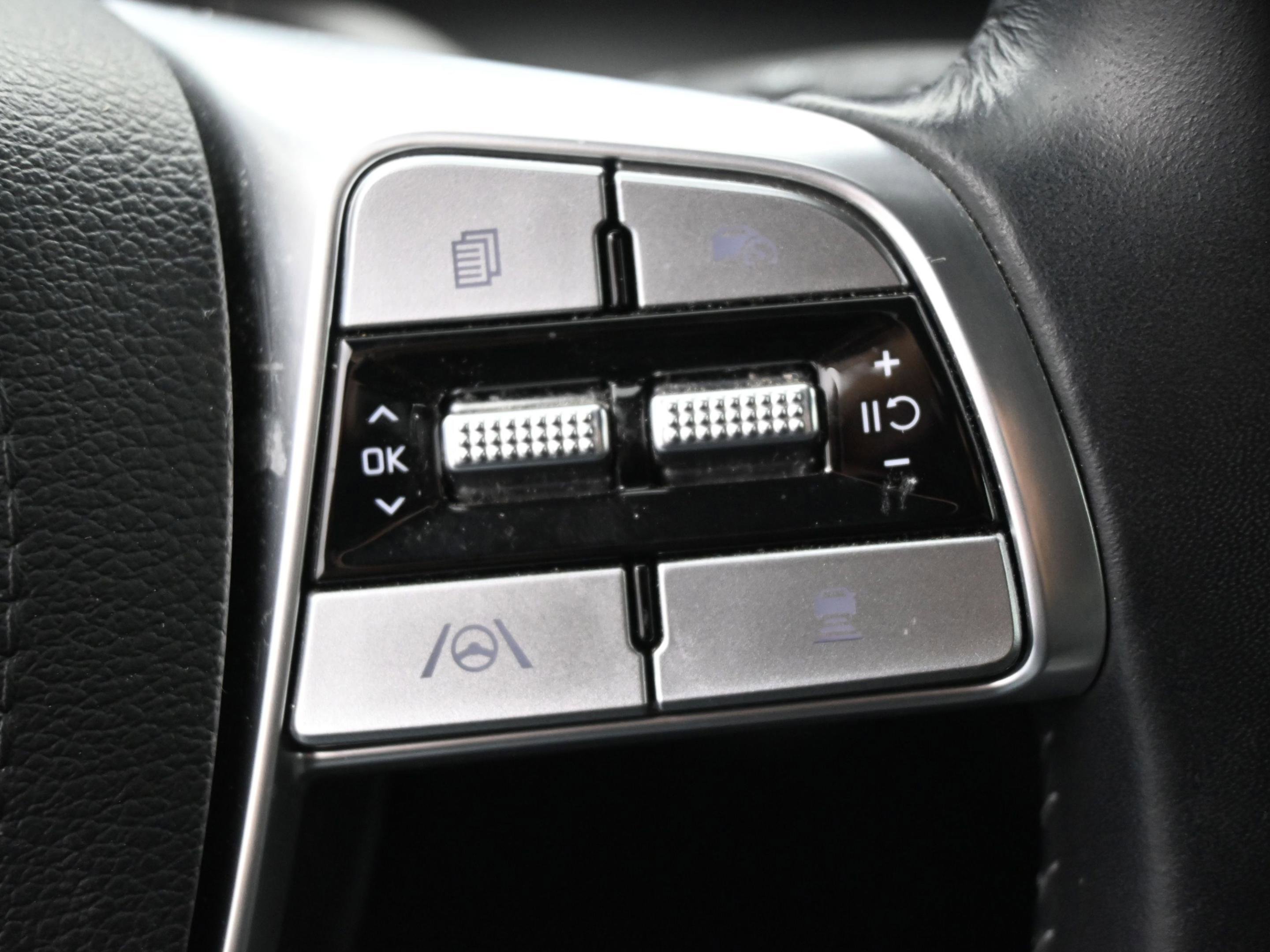 Used 2024 Kia Telluride LX image 39