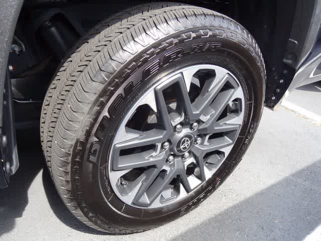 Used 2025 Toyota Tundra Limited AWD/4WD image 19