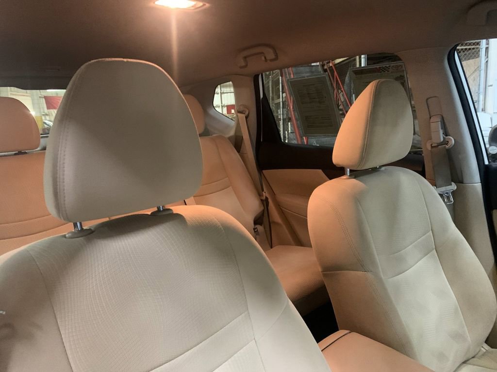 Used 2016 Nissan Rogue S w/ Appearance Package image 19