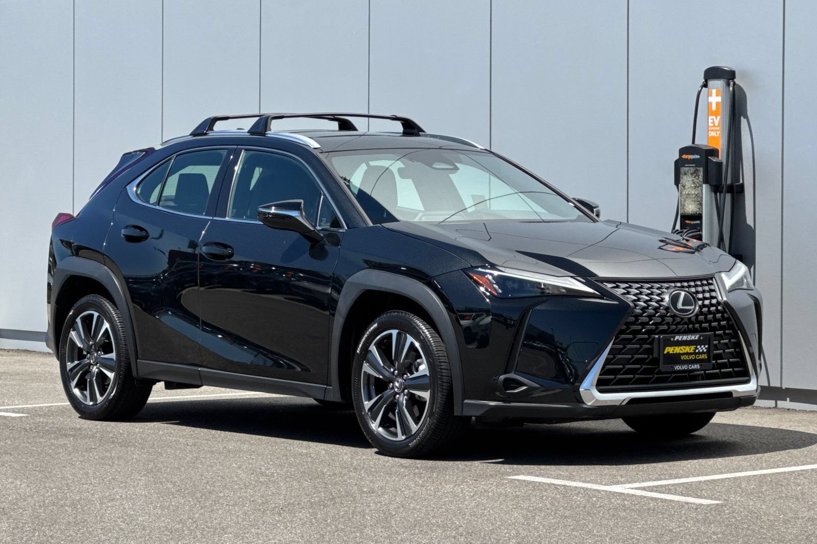 Used 2025 Lexus UX 300h FWD w/ Accessory Package (Z2) image 7