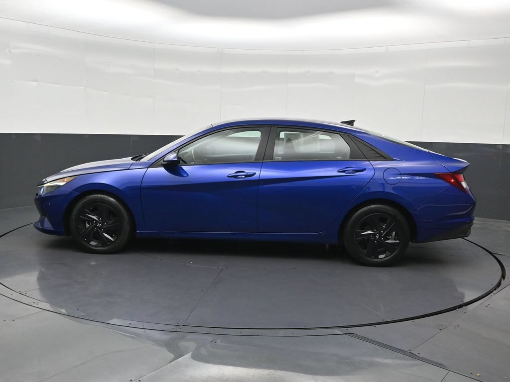 Used 2022 Hyundai Elantra SEL w/ Convenience Package FWD image 2