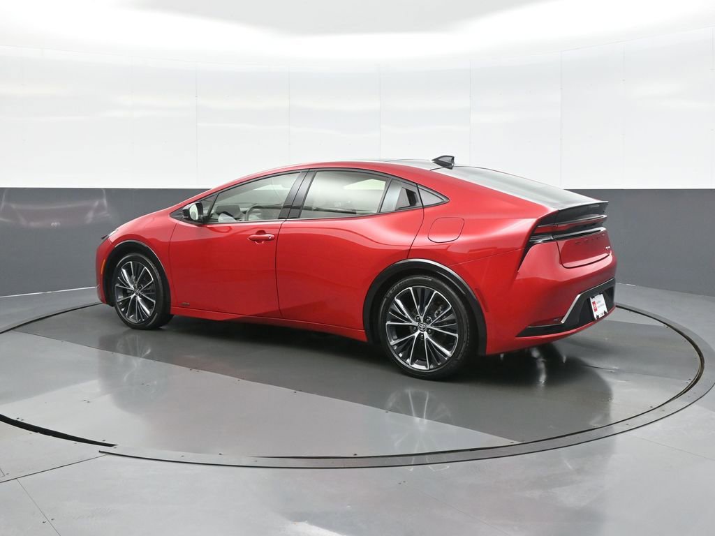 Used 2025 Toyota Prius XLE image 5