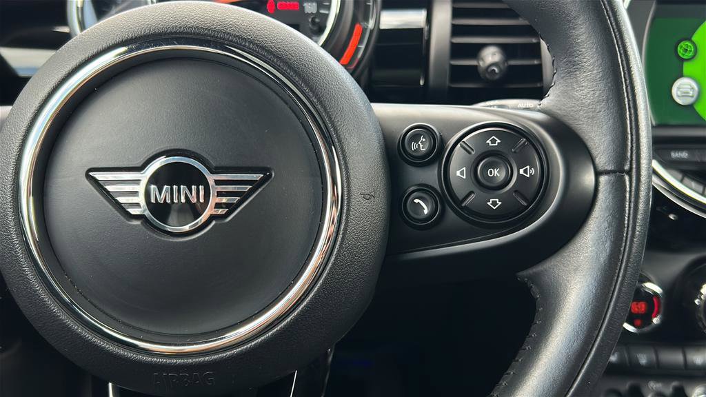 Used 2021 MINI Cooper 2-Door Hardtop image 26