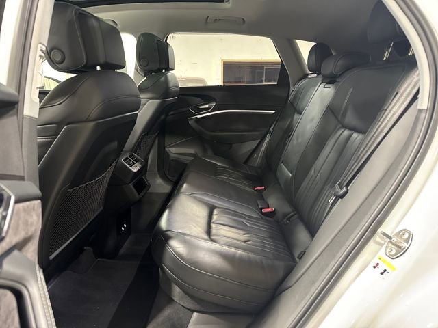 Used 2019 Audi e-tron Prestige w/ Prestige Package image 18