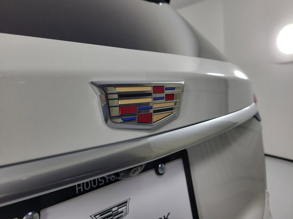 Used 2024 Cadillac XT6 Premium Luxury w/ Technology Package FWD image 7