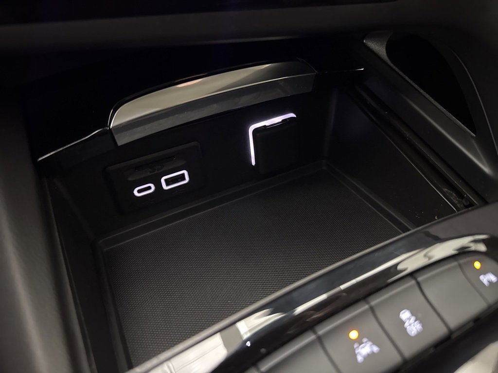 Used 2022 Buick Envision Essence w/ Technology Package I image 43