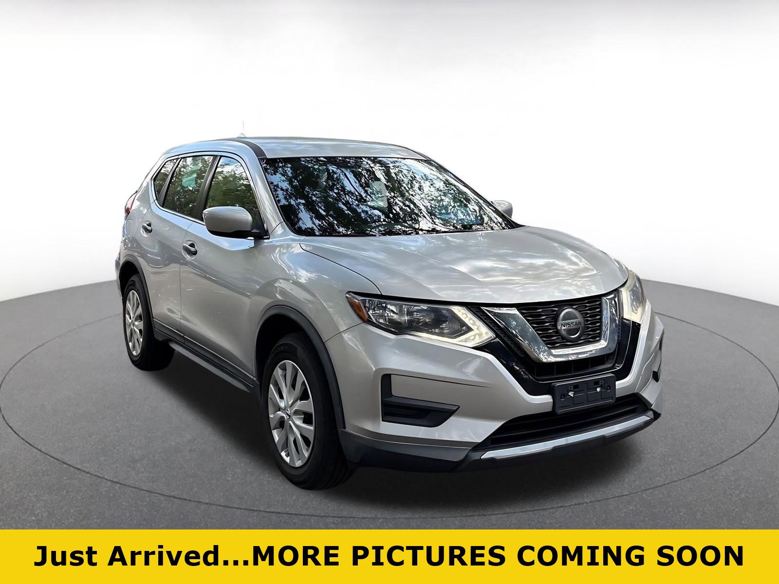 Used 2018 Nissan Rogue S AWD/4WD image 1