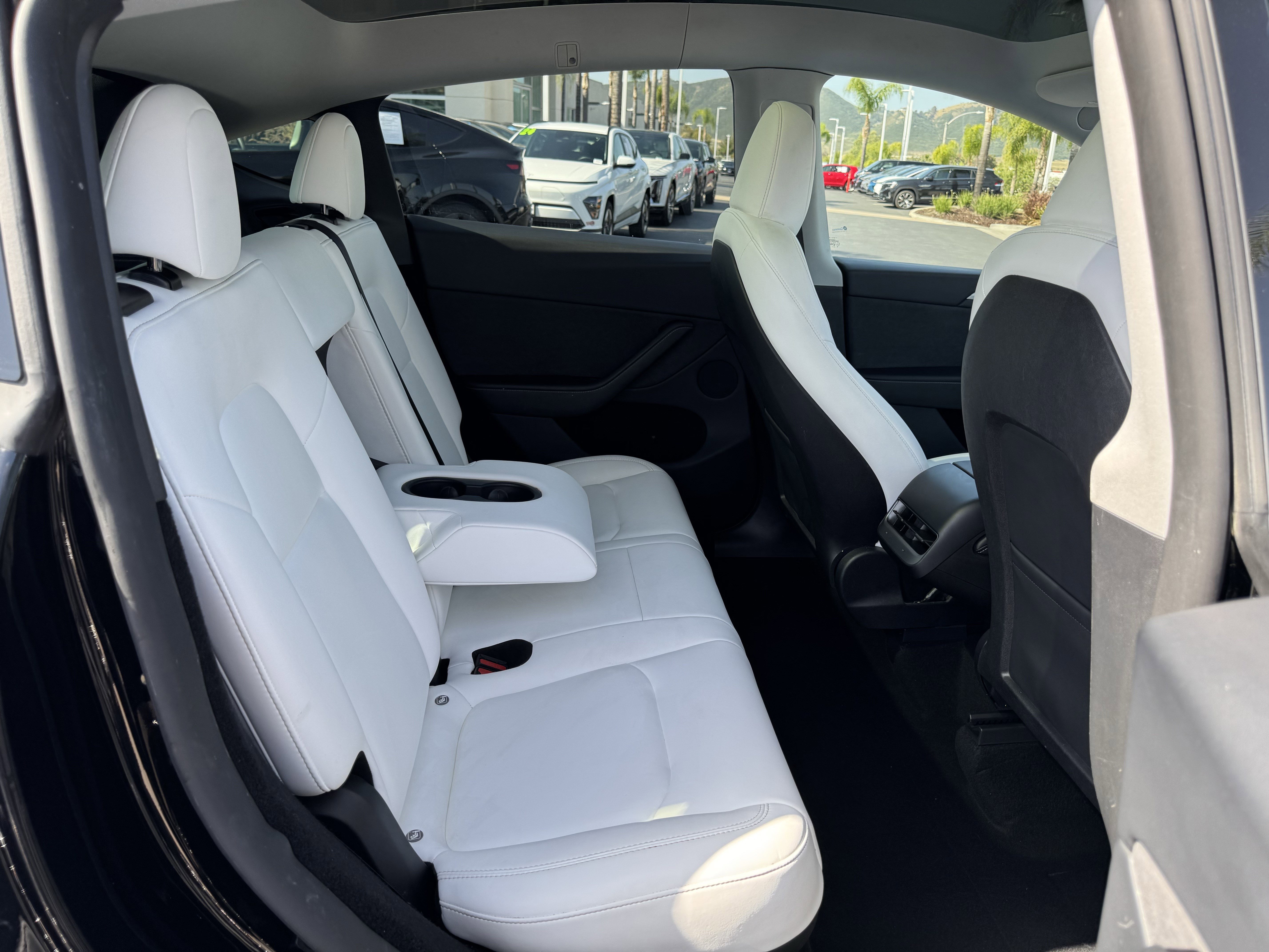 Used 2024 Tesla Model Y Long Range AWD/4WD image 33