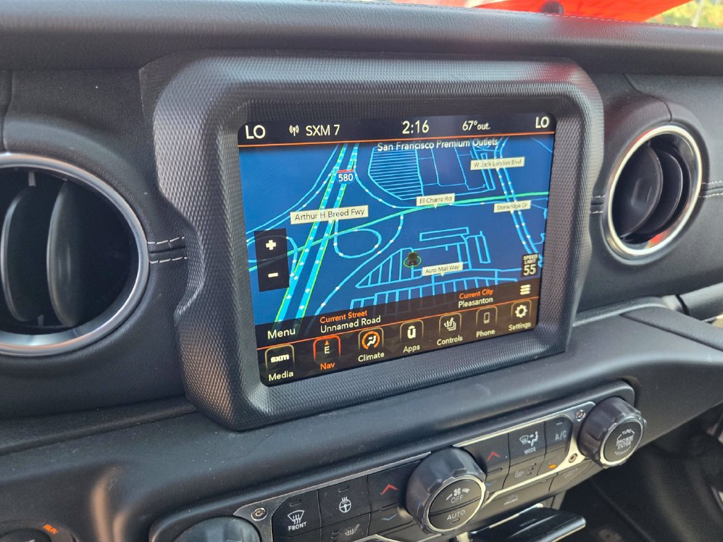 Used 2023 Jeep Wrangler Unlimited Sahara w/ Cold Weather Group AWD/4WD image 21