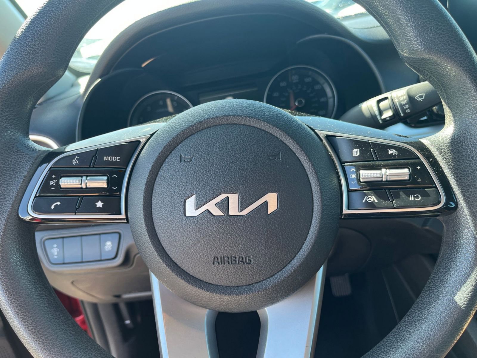 Used 2024 Kia Forte LXS FWD image 27