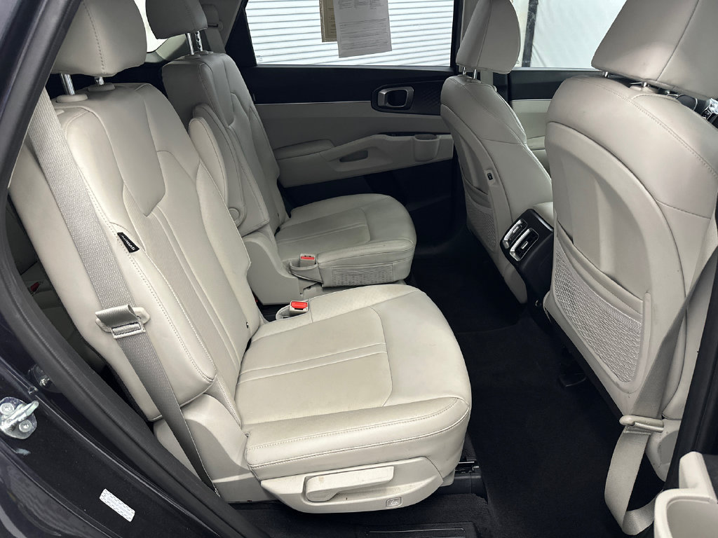 Used 2025 Kia Sorento EX FWD image 16