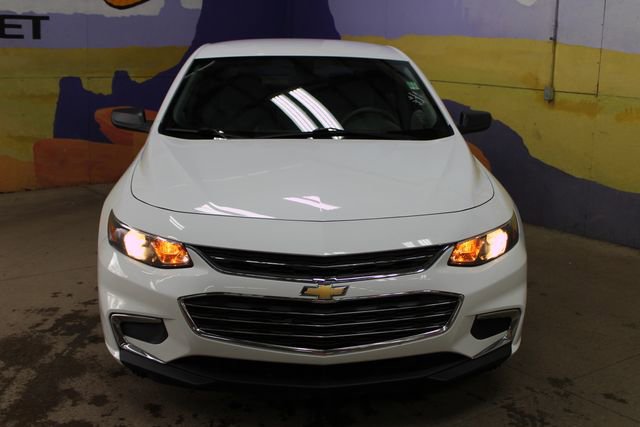 Used 2018 Chevrolet Malibu LS w/ LPO, Convenience Package 2 FWD image 3