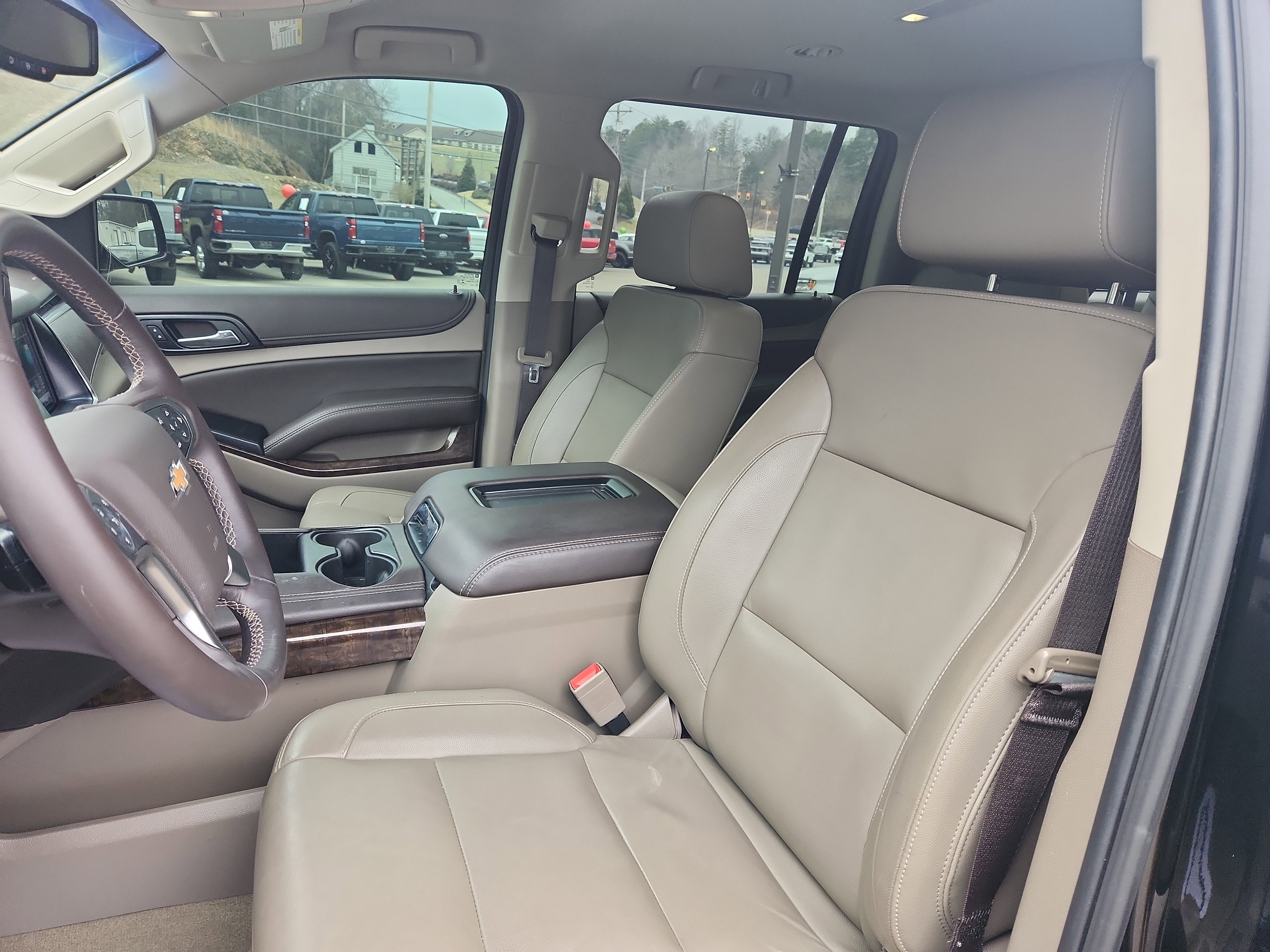 Used 2018 Chevrolet Suburban LT image 25