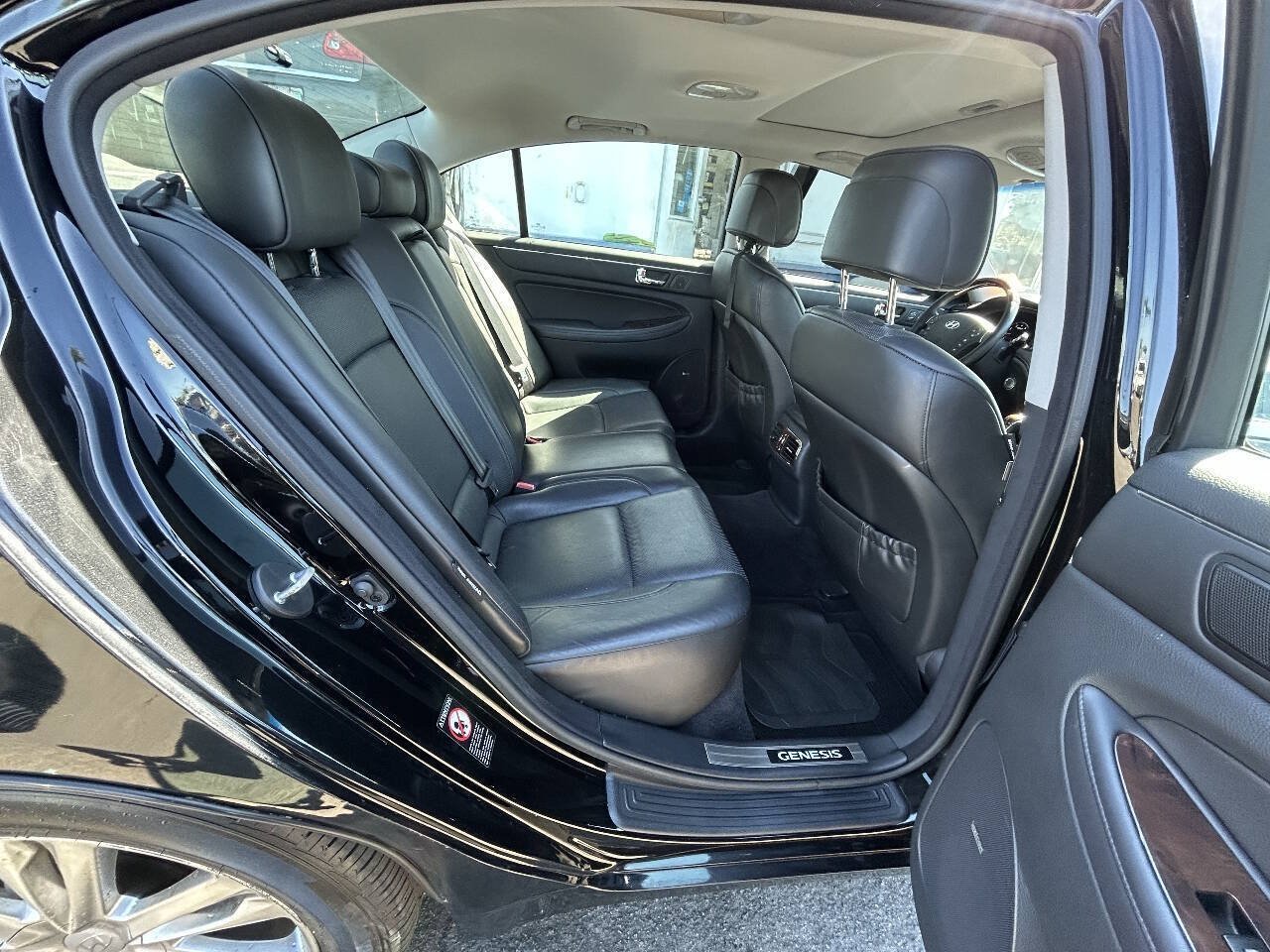 Used 2010 Hyundai Genesis 4.6 w/ Technology Pkg 5 RWD image 19