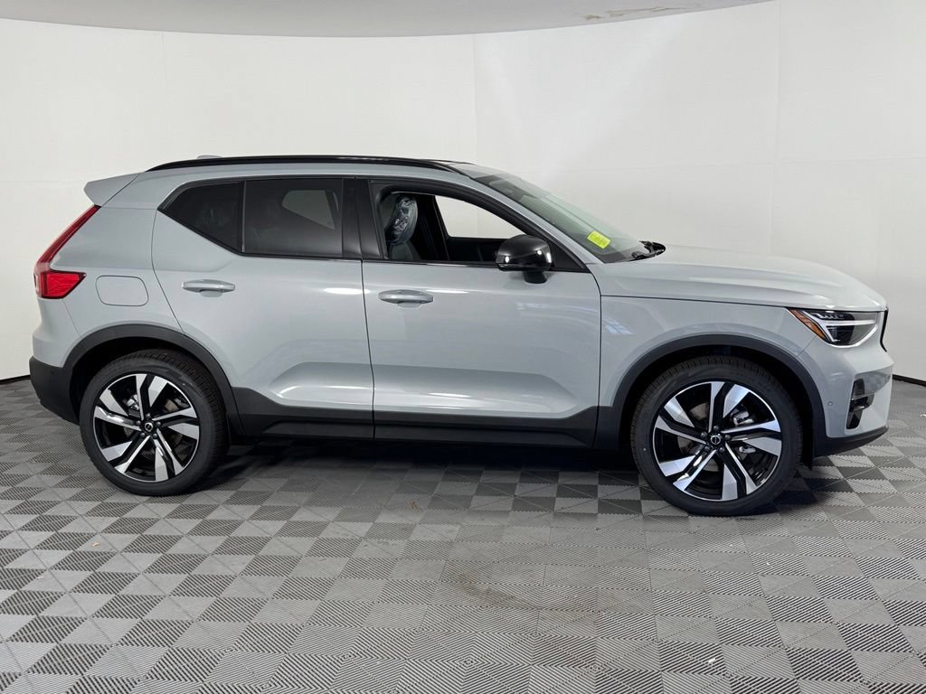 New 2026 Volvo XC40 B5 Ultra w/ Protection Package Premier AWD/4WD image 4