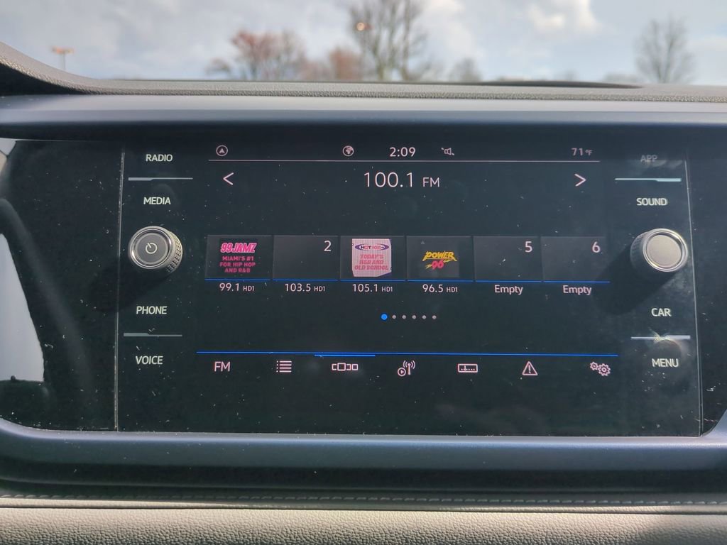 Used 2024 Volkswagen Taos SE image 18