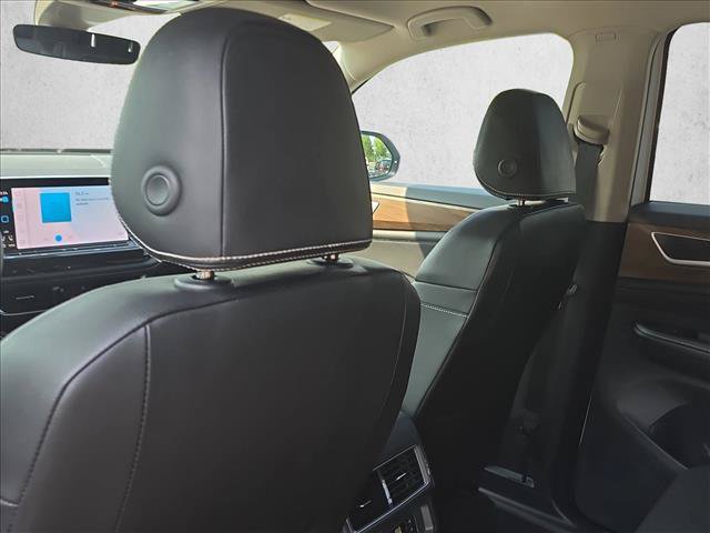 Certified 2024 Volkswagen Atlas SE FWD image 18