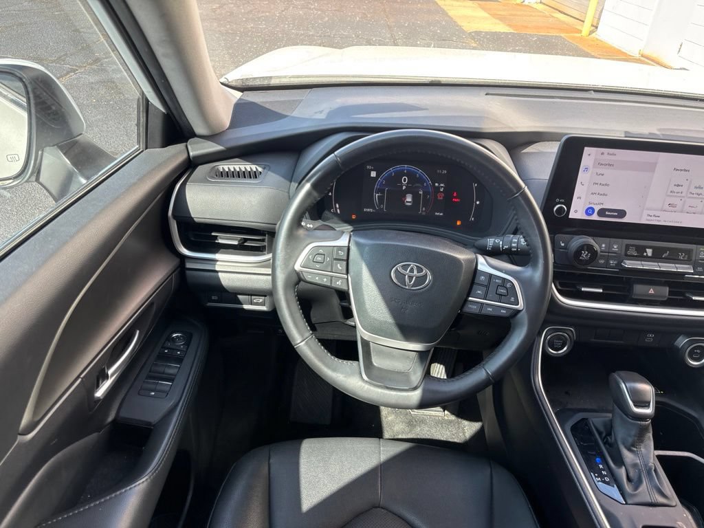 Used 2024 Toyota Grand Highlander AWD image 3