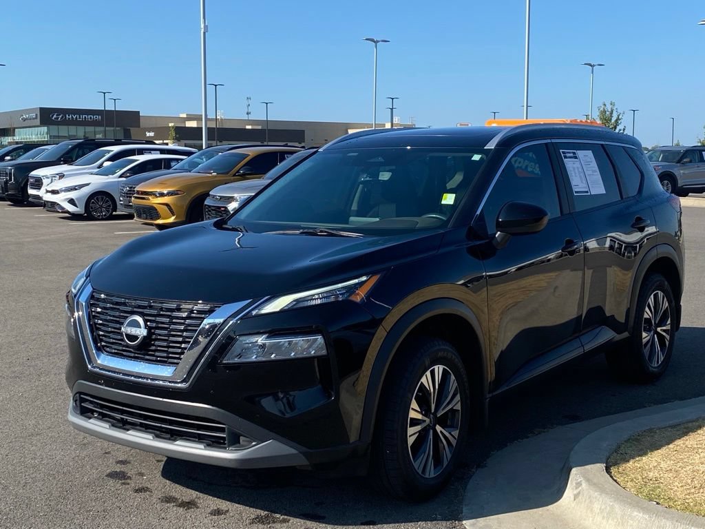 Used 2023 Nissan Rogue SV w/ SV Premium B Package FWD image 3