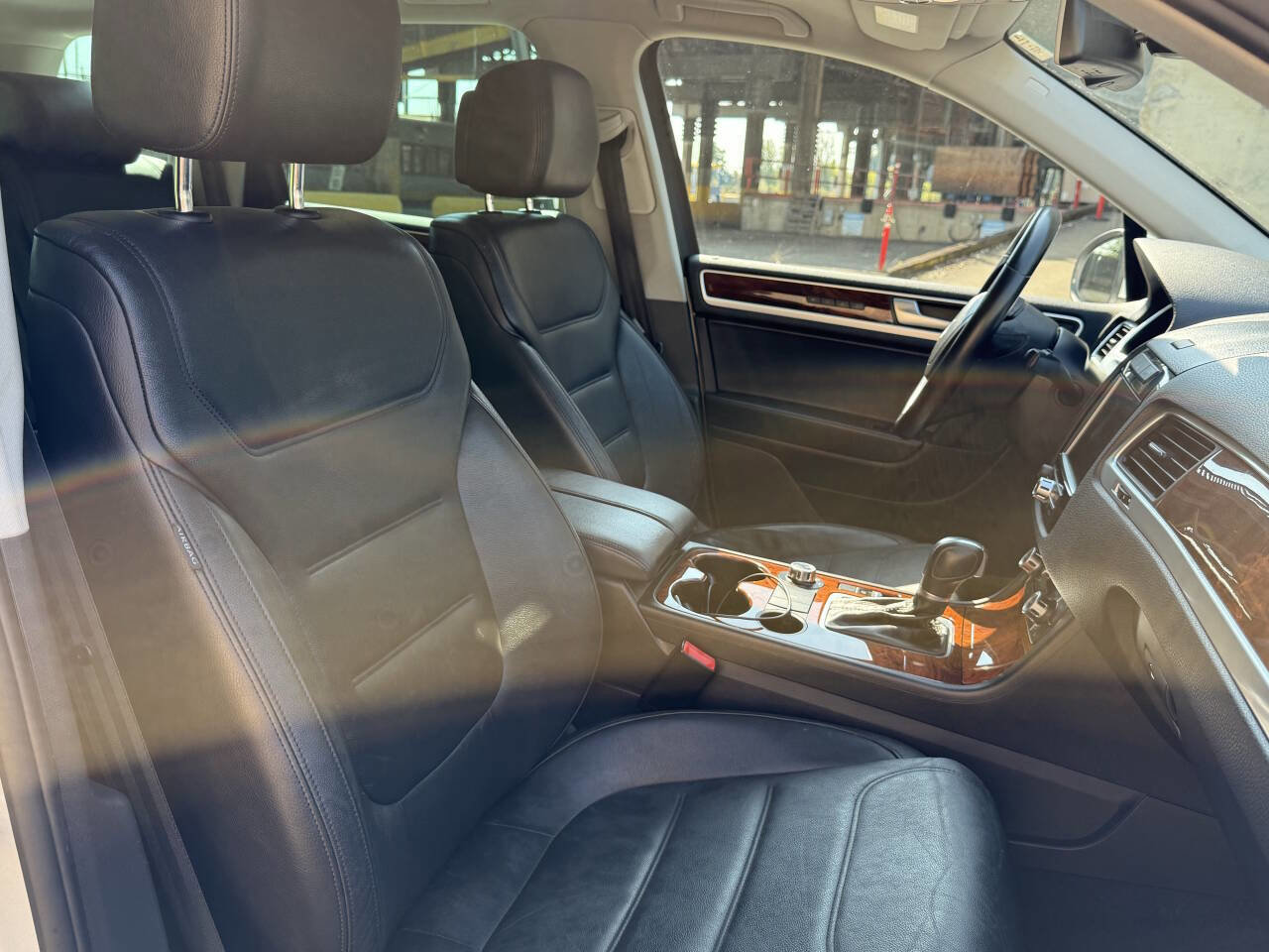 Used 2012 Volkswagen Touareg Sport image 7