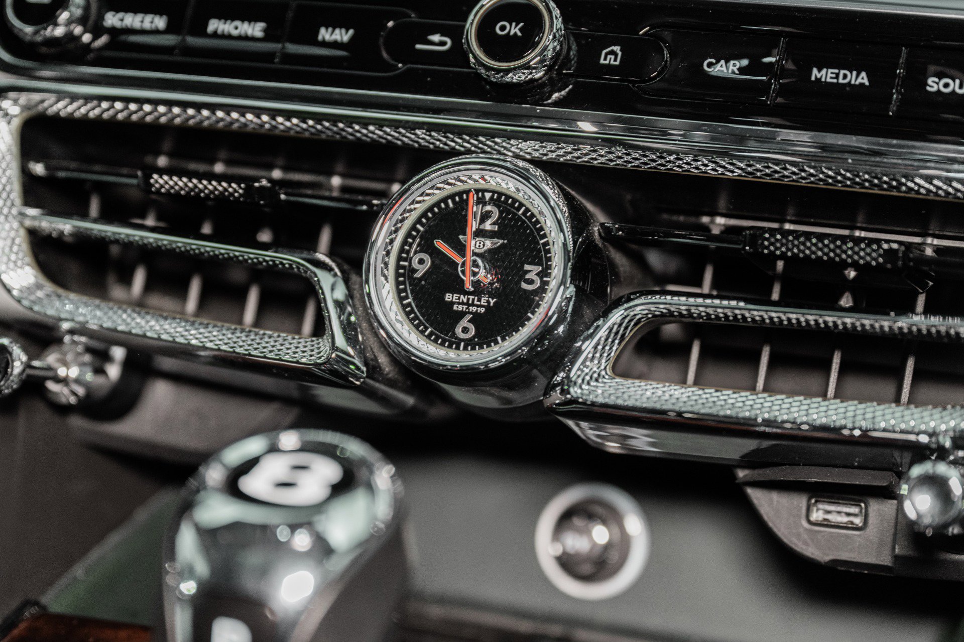 Used 2022 Bentley Flying Spur V8 image 39