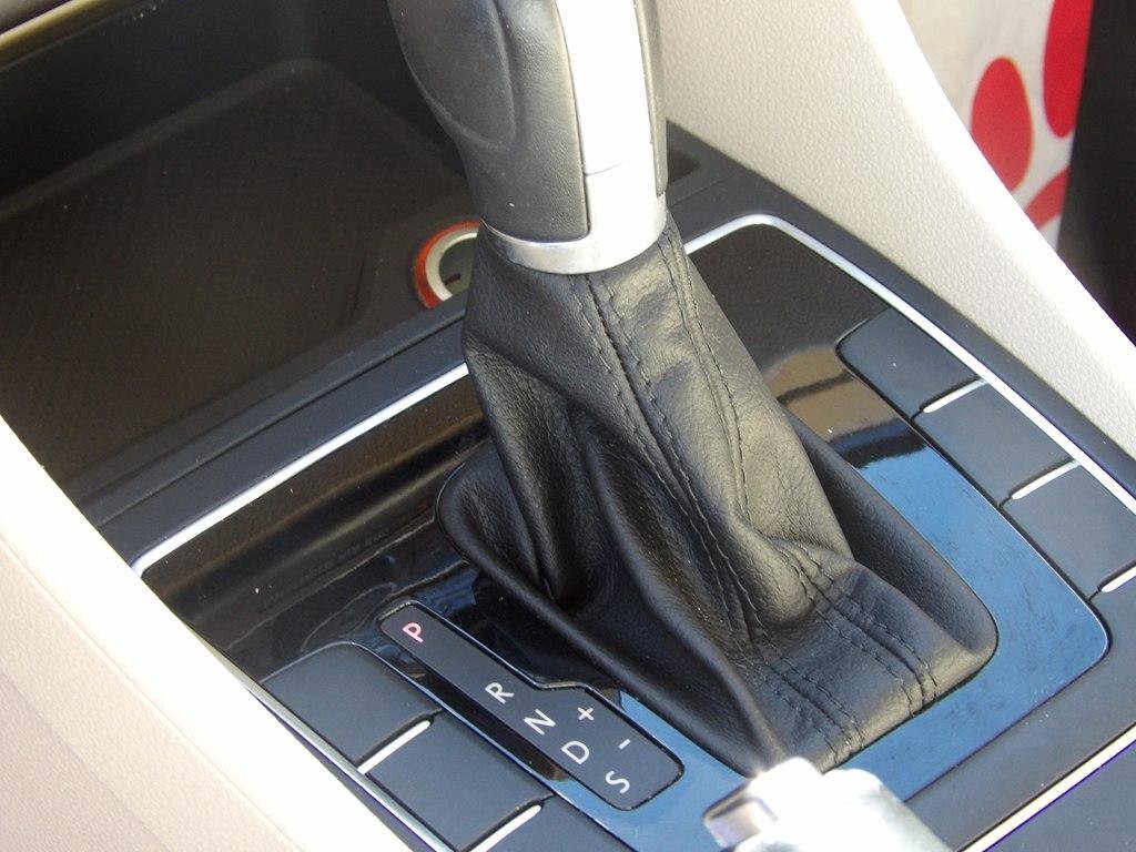 Used 2017 Volkswagen Passat 1.8T R-Line image 25