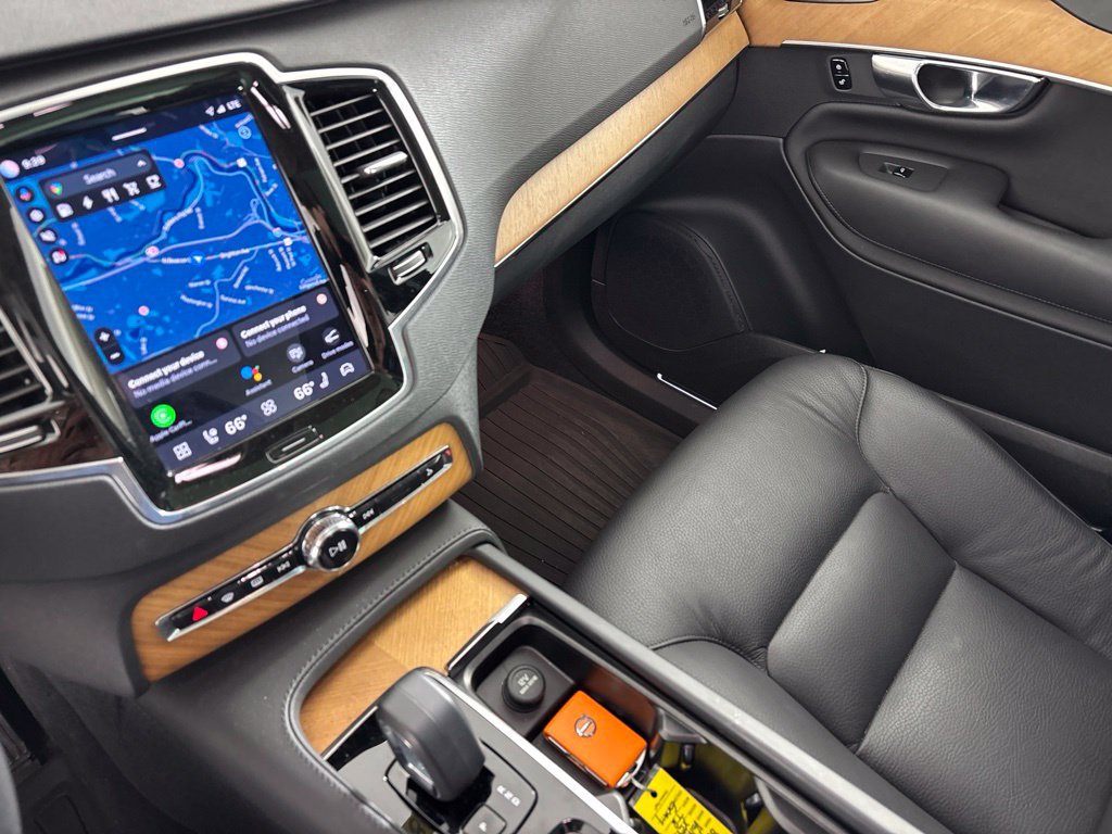 Certified 2025 Volvo XC90 T8 Plus w/ Protection Package AWD/4WD image 12