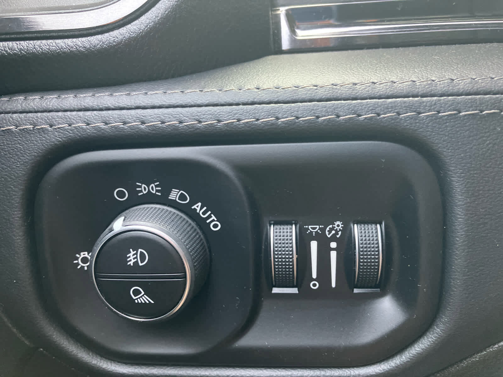 Used 2022 RAM 1500 Limited AWD/4WD image 14