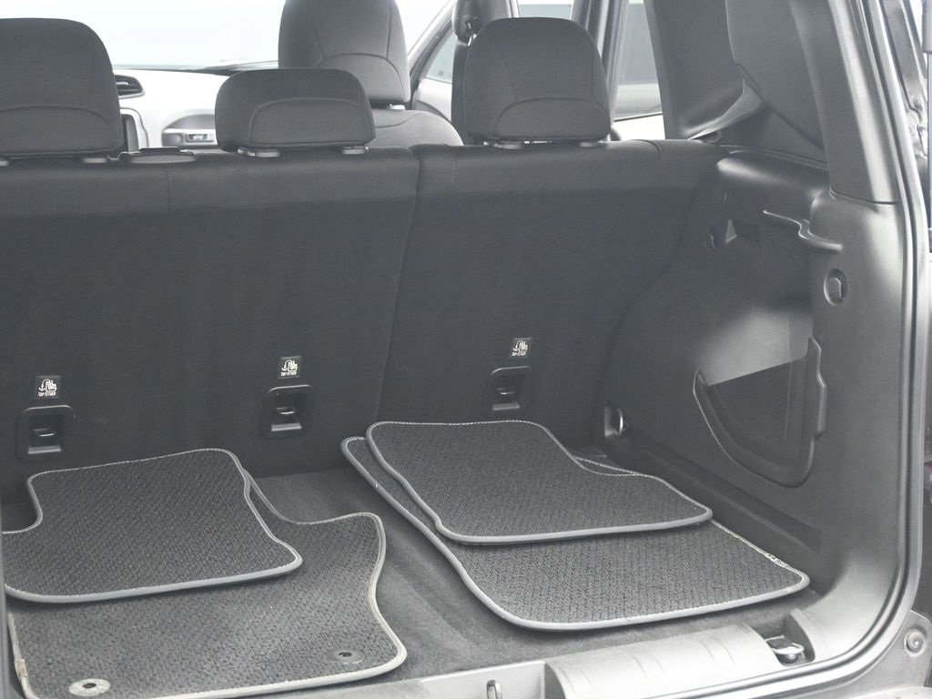 Used 2021 Jeep Renegade Latitude w/ Luxury Group II image 19