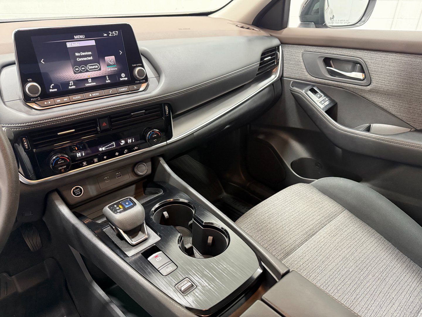 Used 2022 Nissan Rogue SV image 12