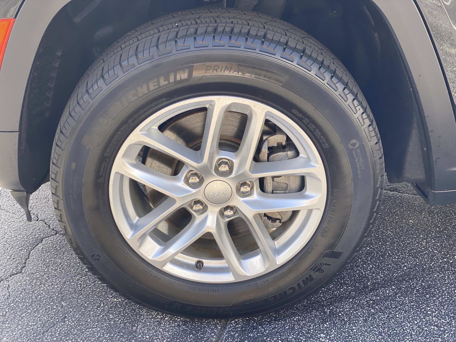 Used 2023 Jeep Grand Cherokee L Laredo image 12