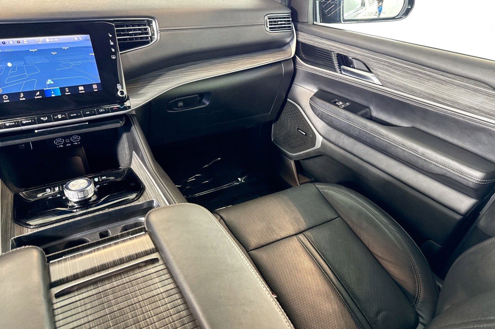 Used 2023 Jeep Wagoneer Series II image 22