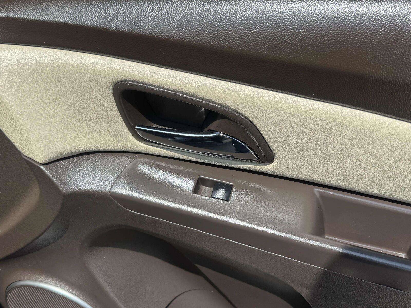 Used 2011 Chevrolet Cruze LTZ FWD image 53