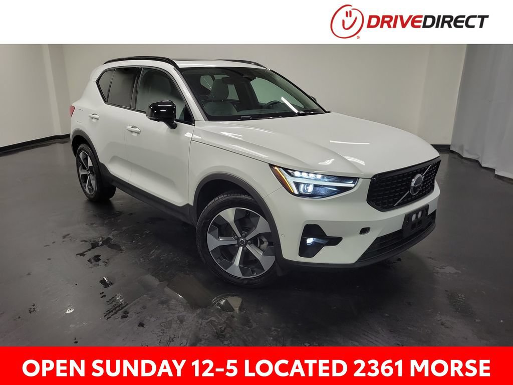 Used 2024 Volvo XC40 B5 Plus AWD/4WD image 1