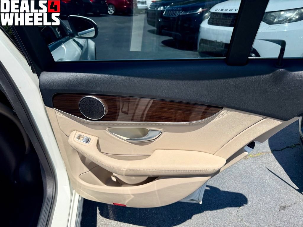 Used 2015 Mercedes-Benz C 300 4MATIC Sedan image 21