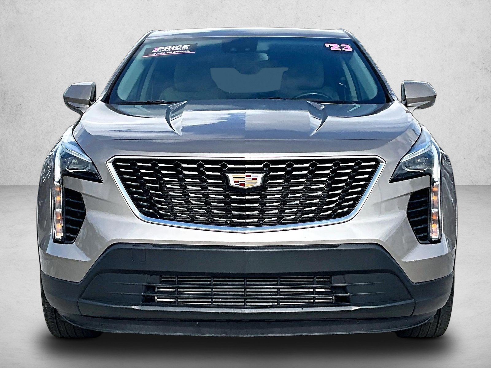 Used 2023 Cadillac XT4 Luxury w/ Cold Weather Package FWD image 3